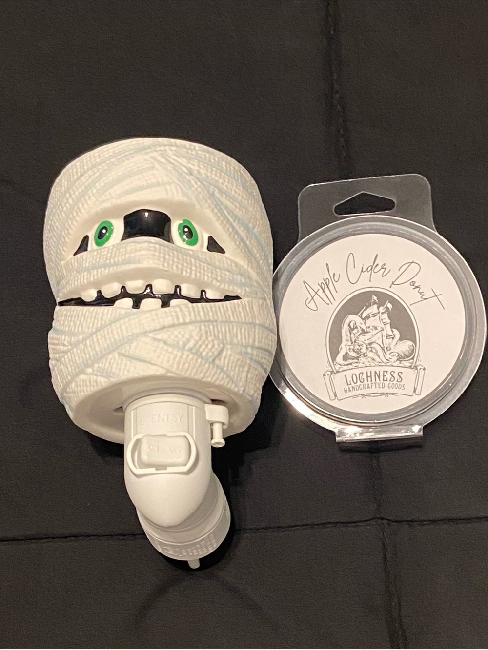 Scentsy “Under Wraps” Nightlight Warmer